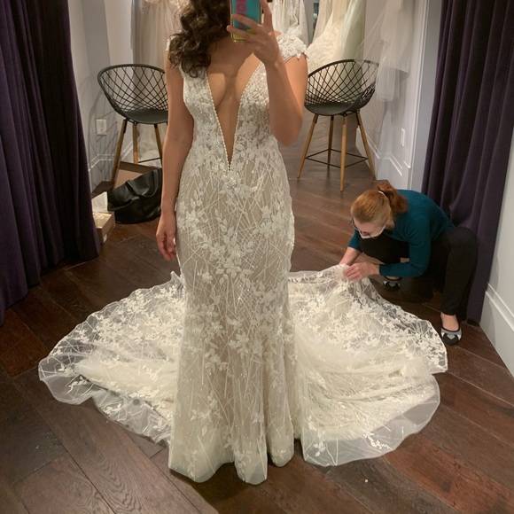 Spring 2019 Berta Wedding Dress - Picture 15 of 15